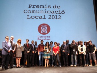Foto de família dels premiats, al final de l'acte d'ahir al vespre a l'Ateneu Igualadí MAR MARTÍ / ACN