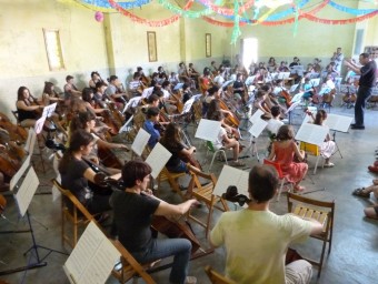 Una imatge de la trobada de violoncels