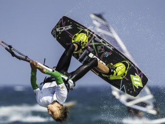 Tom Bridge ha donat espectacle en el campionat del món de surf d'estel júnior celebrat a Sant Pere Pescador EL9