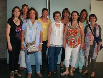 Conselleres del consell comarcal del Gironès, promotores de la campanya de distribució de les cotilles.