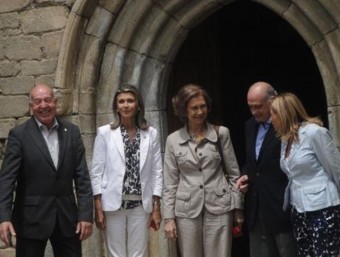 Ortega, en la visita a Arties amb el ministre, la reina i la delegada EP