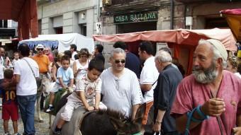 Les activitats de carrer animen tots els dies en què hi ha obert el Mercadal del Comte Guifré, qui reviu a Ripoll. J.C