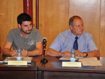 Els dos nous consellers comarcal, Grifell, a l'esquerra de la fotografia, i Palos, al seu primer plenari. J.C