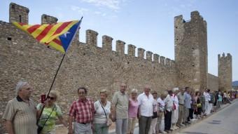 La cadena humana de Montblanc va envoltar tota la muralla JOSÉ CARLOS LEÓN