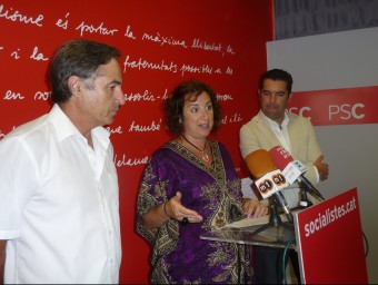 D'esquerra a dreta, Josep Jo, Alícia Romero i Xavier Amor aquest matí a la seu del PSC del Maresme a Mataró. T.M