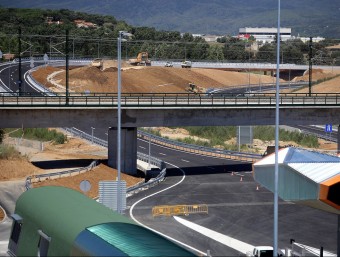 L'enllaç entre la N-II i l'autopista a Fornells ja està acabat i només falta que Foment doni el vistiplau perquè es pugui obrir el trànsit aquest nou tram gratuït d'autopista MANEL LLADÓ