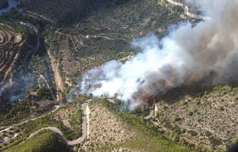 Un foc amb cinc focus diferents té en alerta tres pobles de la Ribera  d'Ebre | Redacció | riba-roja | Societat | El Punt Avui