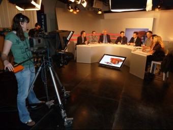 El plató d'Olot Televisió, amb un dels últims debats electorals que s'hi han dut a terme. J.C