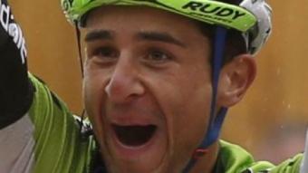 L'italià Daniele Ratto (Cannondale) es mostra feliç en la seva arribada a la meta de la Collada de la Gallina EFE / JAVIER LIZÓN