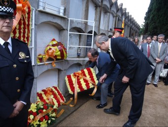 Homenatge institucional a Jose Irla al cementiri de Sant Feliu de Guíxoñs. LLUÍS SERRAT