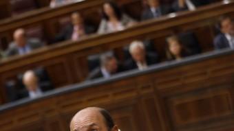 El líder del PSOE, Alfredo Pérez Rubalcaba, ahir dimecres al ple del Congrés REUTERS