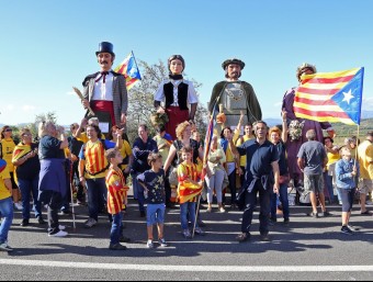 La Via Catalana i la concentració de gegants que s'hi va fer al seu pas per Avinyonet del Penedès JUANMA RAMOS