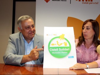 El president d'Aldees Infantils SOS Catalunya , Xavier Martin, amb l'alcaldessa Maria Elena Pérez ACN