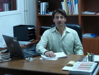Rafel Andreu al seu despatx de l'institut Pasqual Calbó de Maó EL PUNT AVUI