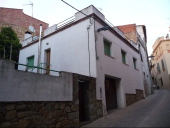 La casa del carrer Santa Anna de Llagostera, que un grup de lladres van assaltar l'agost passat Ò.P