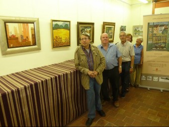 Els promotors i els qui han contribuït al muntatge de l'exposició d'obres d'art d'artistes que han nascut, viscut o treball al barri de sant Ferriol. J.C