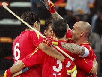 Pedro Gil, a la dreta, celebra un gol amb els seus companys RFEP