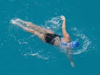 Diana Nyad, de 64 anys, va nadar els 166 kilòmetres que separen La Habana (Cuba) i Key West (Florida, EUA).  REUTERS