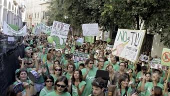 Alumnes i professors durant una protesta davant el Parlament balear, a Palma MONTSERRAT DIEZ / EFE