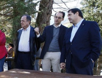 El conseller d'Agricultura, Josep Maria Pelegrí, a la dreta, amb l'alcalde, Marc Prat, durant la inauguració PERE DURAN