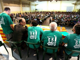 Unes 1.500 persones van participar divendres a la nit en l'assemblea de la plataforma, la més multitudinària d'aquesta entitat. JAUME SELLART/ EFE