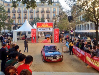 La plaça de la Independència, durant la sortida