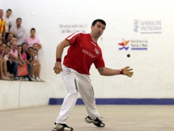 Alvaro Juga una pilota a l'Individual Bancaixa. FREDIESPORT