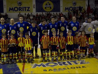 L'equip del Moritz Vendrell abans de disputar el partit d'anada de la copa Continental contra el Benfica portuguès a la seva pista JOSÉ CARLOS LEÓN