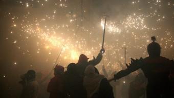 El correfoc de les fires de Girona enguany coincidia amb els 25 anys dels Diables de l'Onyar LLUÍS SERRAT