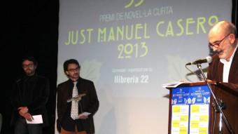 Jaume Puig i Oriol Ponsatí-Murla, escoltant l'argumentació de Josep Maria Fonalleras com a portaveu del jurat del Casero, ahir a La Planeta JOAN SABATER
