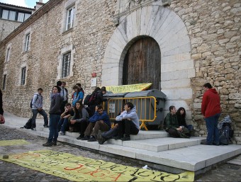 Després de molt desgast per la crisi, amb protestes i ocupació del rectorat el maig del 2012 (a la imatge), Geli cedeix el relleu. EL PUNT AVUI