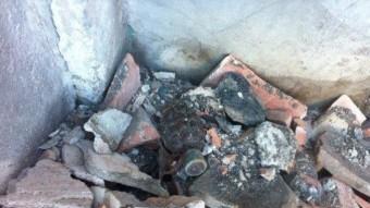Bomba de mà trobada a Olot en el terrat d'una casa del barri vell de la capital de la Garrotxa. RAMON ESTEBAN