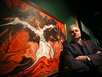 L'artista Xavier Vilató, davant d'una de les pintures que exposa al Marès ALBERT SALAMÉ
