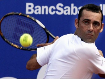 Revés d'Òscar Hernández durant el Barcelona Open Banc Sabadell del 2010 ANDREU DALMAU / EFE