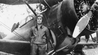 Un pilot republicà, Juan Lario, a l'aeròdrom d'Igualada, l'octubre de 1938 Fons David Gesalí