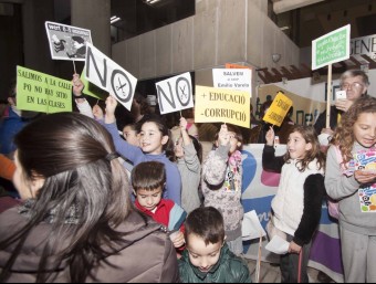 Concentració de protesta davant els Serveis Territorials d'Educació. B. VIDAL