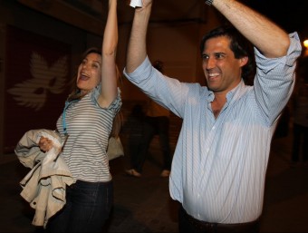 Lorenzo Agustí celebra la seua victòria en les eleccions municipals. EL PUNT AVUI