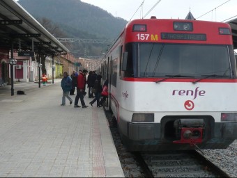 Un comboi de rodalies a l'estació de Ripoll, en una imatge d'arxiu. JORDI CASAS