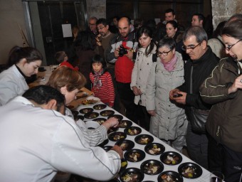 Restauradors de Morella fan una demostració culinària d ela tòfona. EL PUNT AVUI