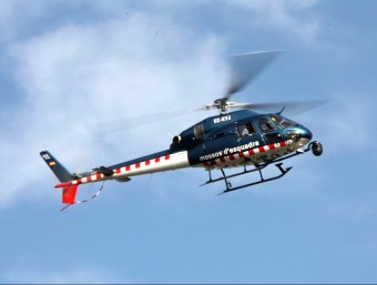Un dels helicòpters que els Mossos d'Esquadra fan servir per lluitar contra els robatoris violents al Baix Empordà ACN