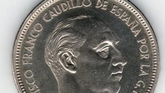 La imatge del dictador a les monedes sempre es va acompanyar de la llegenda Por la G. de Diós n arxiu