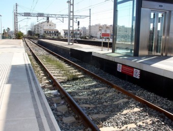 Vies de l'estació de tren de Cunit ACN