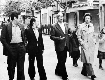 J. Nadal, Ll. M. de Puig, P. Vilar i J. Sobrequés, passejant a Girona l'any 1979.  ARXIU /EL PUNT