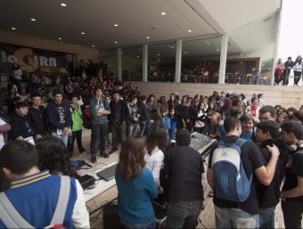 Trobada d'alumnat de Secundària al Museu de la Universitat. EL PUNT AVUI