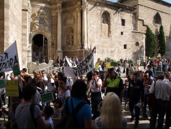Manifestació pels carrers de València contra l'incineradora de l'Alcora. ESCORCOLL