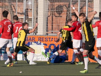 Uri, Aleix i Roland, celebrant el gol de Nils (25') JUDIT FERNÁNDEZ