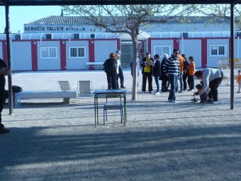 Tancada de mares i pares al CEIP Ciutat de Cremona d'Alaquàs. ESCORCOLL