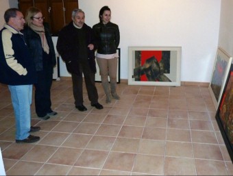 El pintor visita la instal·lació d'obres plàstiques seues. B. SILVESTRE