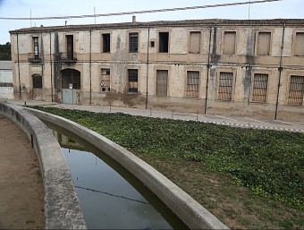 Les naus de l'antiga fàbrica tèxtil Burés, on el Bonpreu vol obrir un supermercat. M. LLADÓ
