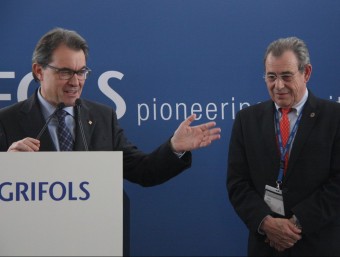El president de Grífols, Víctor Grífols, i el president de la Generalitat, Artur Mas, durant la inauguració de la nova planta a Parets del Vallès ACN